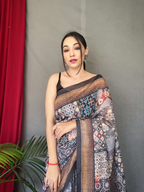 Black_Kashmiri_Digital_Printed_Cotton_Silk_Saree_With_Blouse_Piece_Attached